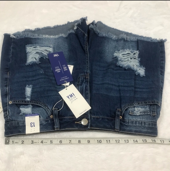NWT YMI dream jean medium wash distressed short 13 - Picture 4 of 12